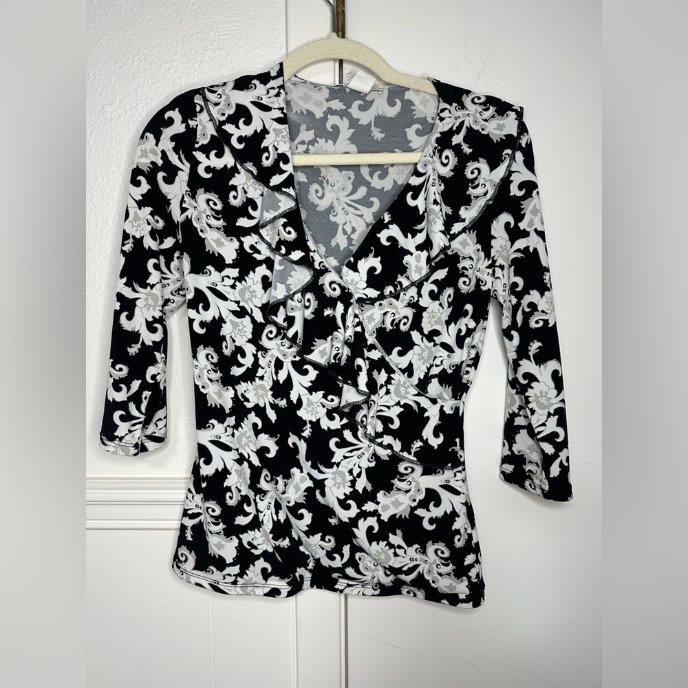 White House Black Market Black and White Floral Blouse size XS